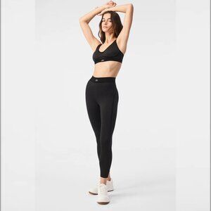 Alo Airlift High-Waist 7/8 Line Up Legging and Sports Bra Set (M)